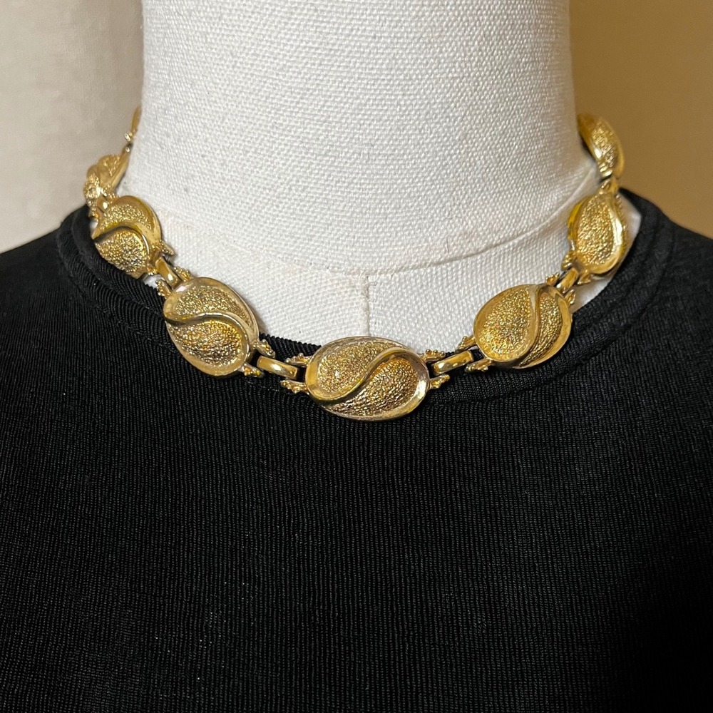 Vintage Gold Tone Textured Link Necklace Earring Set 15.5 Inch Bold